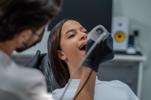 Dental Veneers: What They Treat And How Long Results Can Last