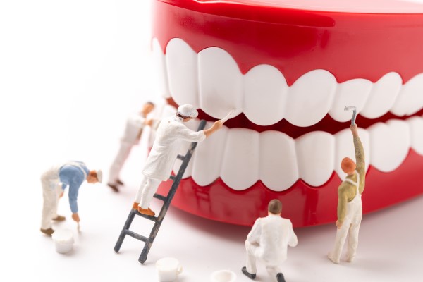 How Does A Dentist Perform Denture Repair?